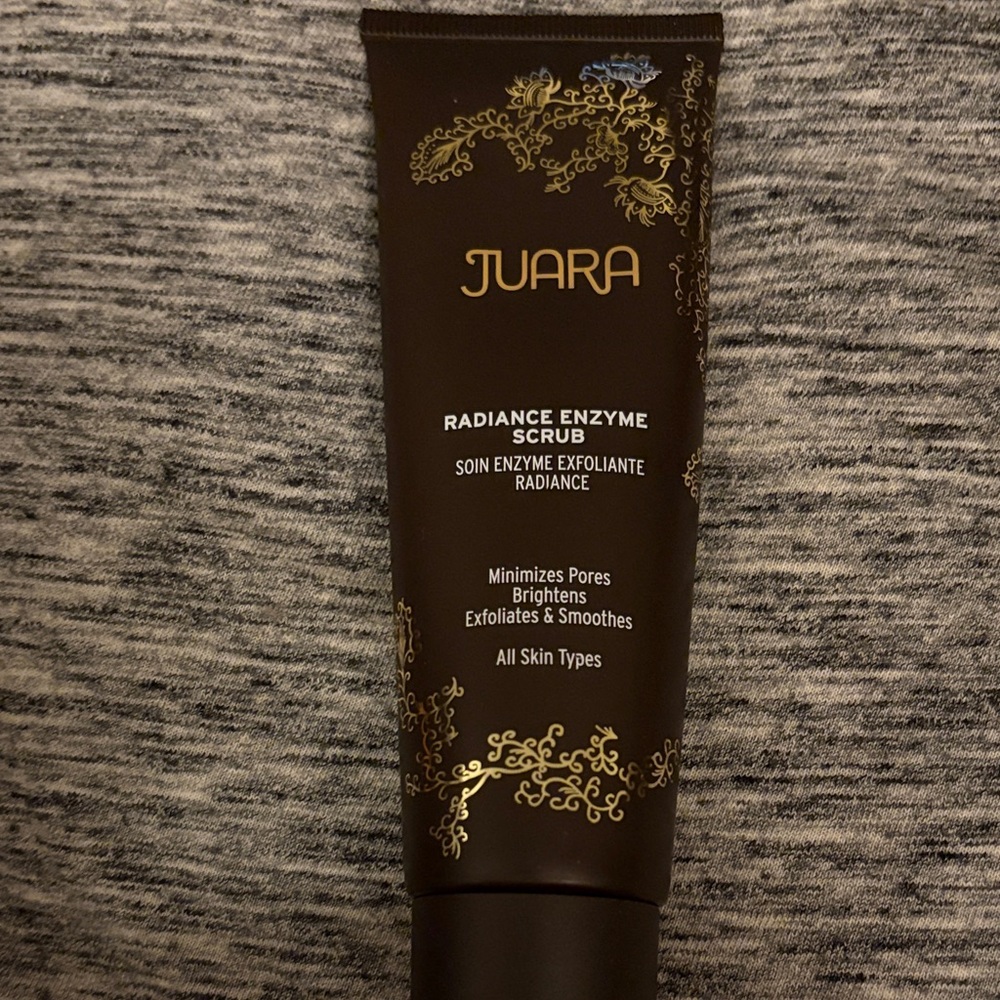 Juara Radiance Enzyme Scrub